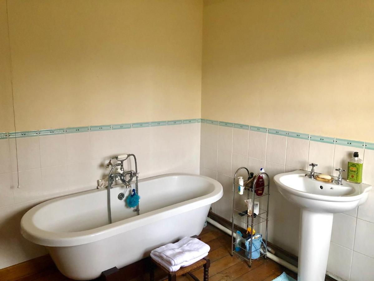Cilffriw Farm Apartment นีธ ภายนอก รูปภาพ